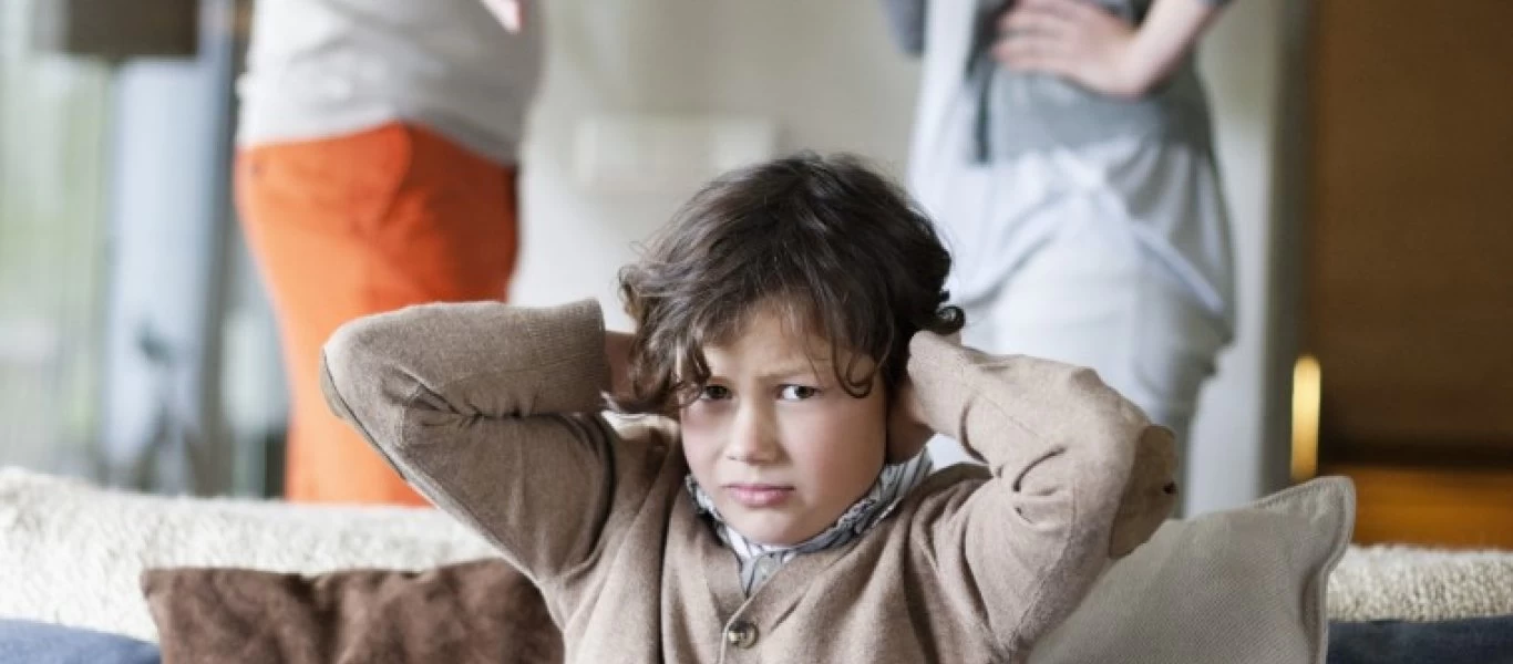 Έτσι θα αποφύγετε τους καβγάδες μπροστά στα παιδιά